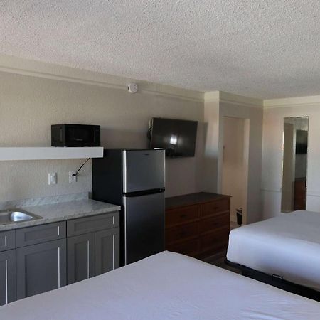 Super 8 By Wyndham Austin South I-35 Hotel Exterior photo